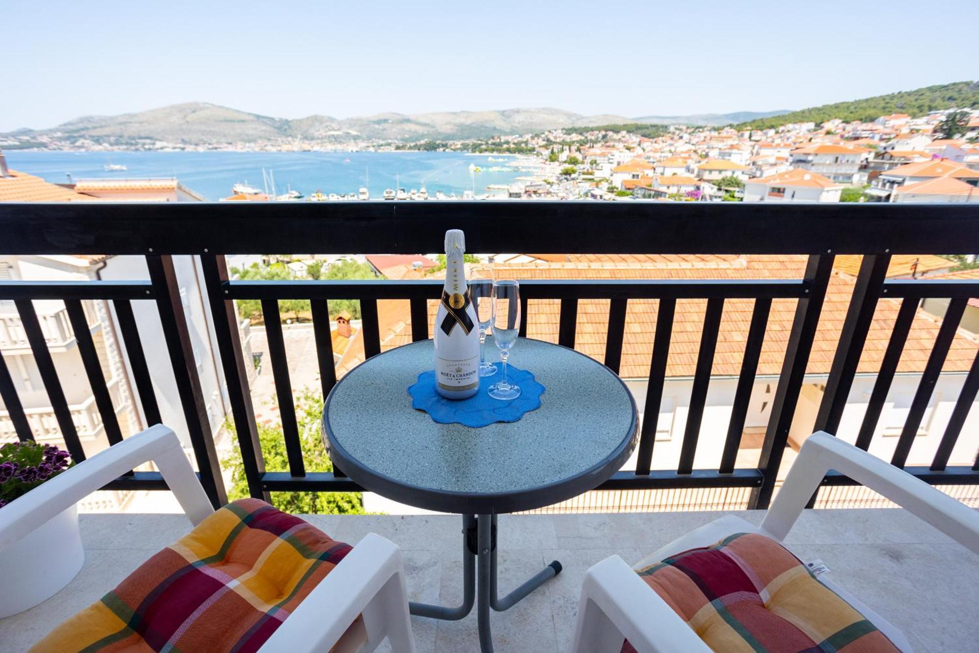 Villa Marina Okrug Gornji Chambre photo